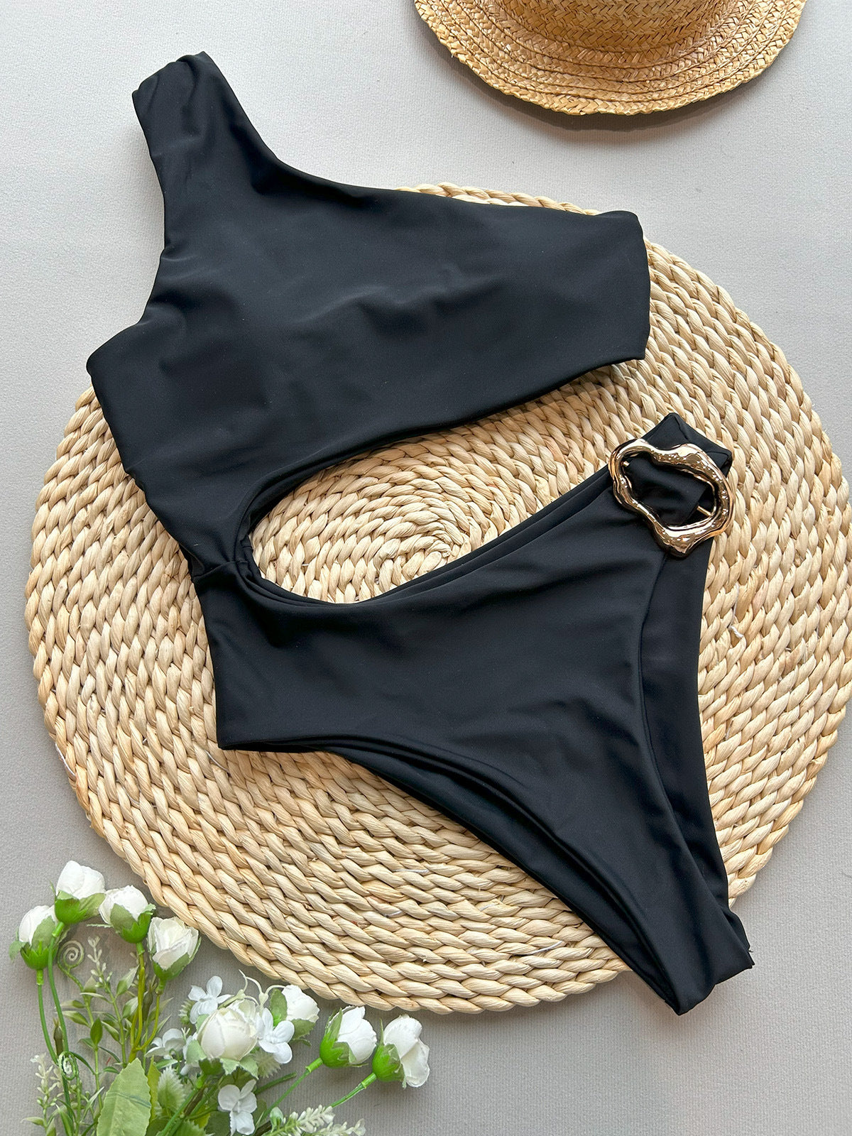 Costume Asimmetrico con Dettaglio Dorato